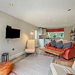 2 Bed In Richmond Oc-74305 Holiday home