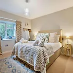2 Bed In Richmond Oc-74305