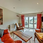 2 Bed In Richmond Oc-74305 Holiday home